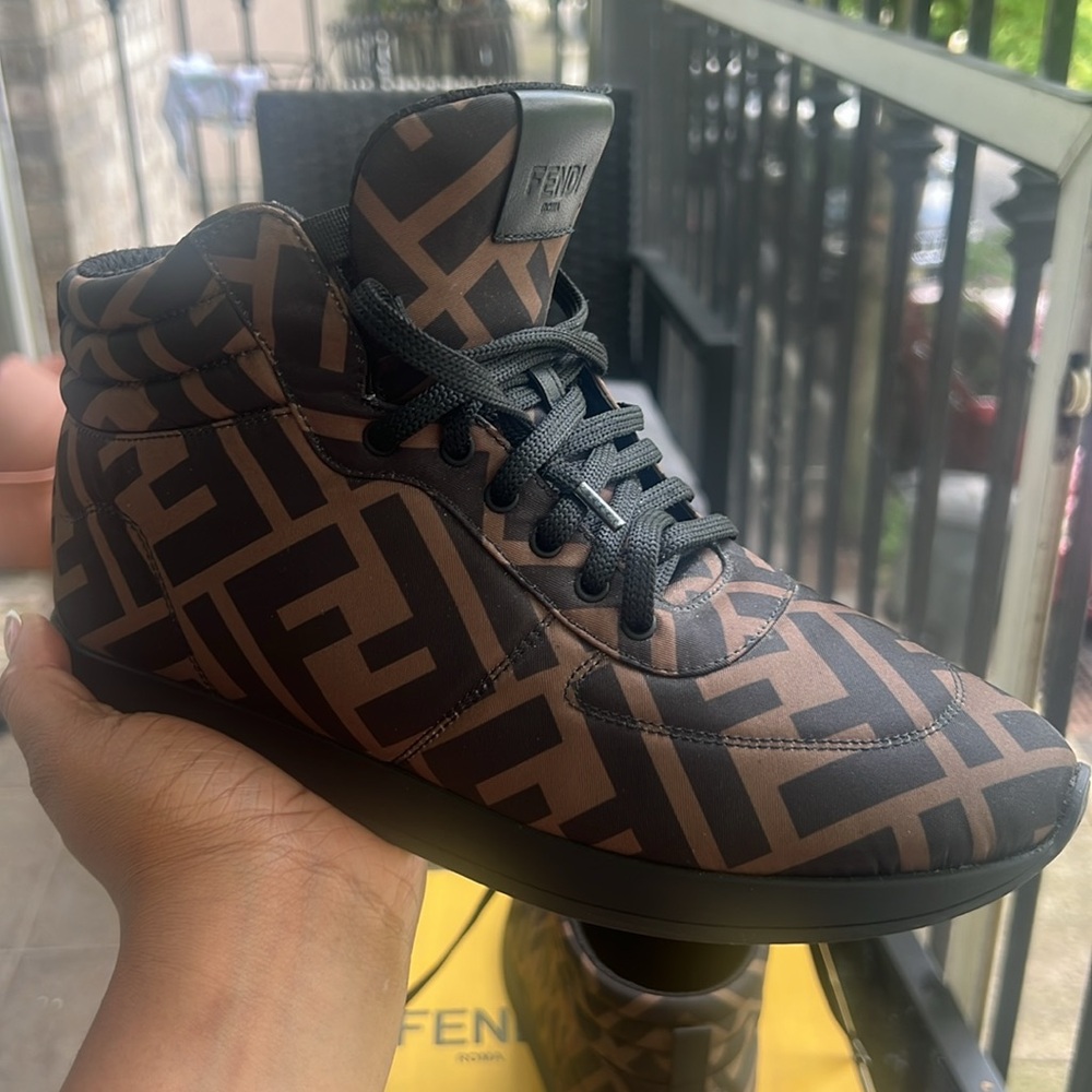 Wrong Size , Worn Once Size 39 - image 8